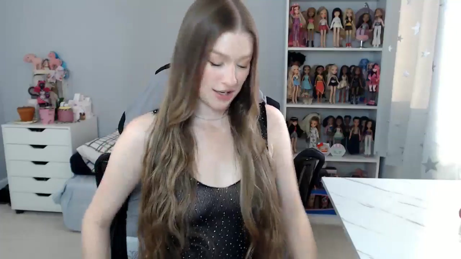 Gallery image thumbnail from GemmaMinx's myfreecams stream on, 11/12/2024, 21:30 image 14 of 20