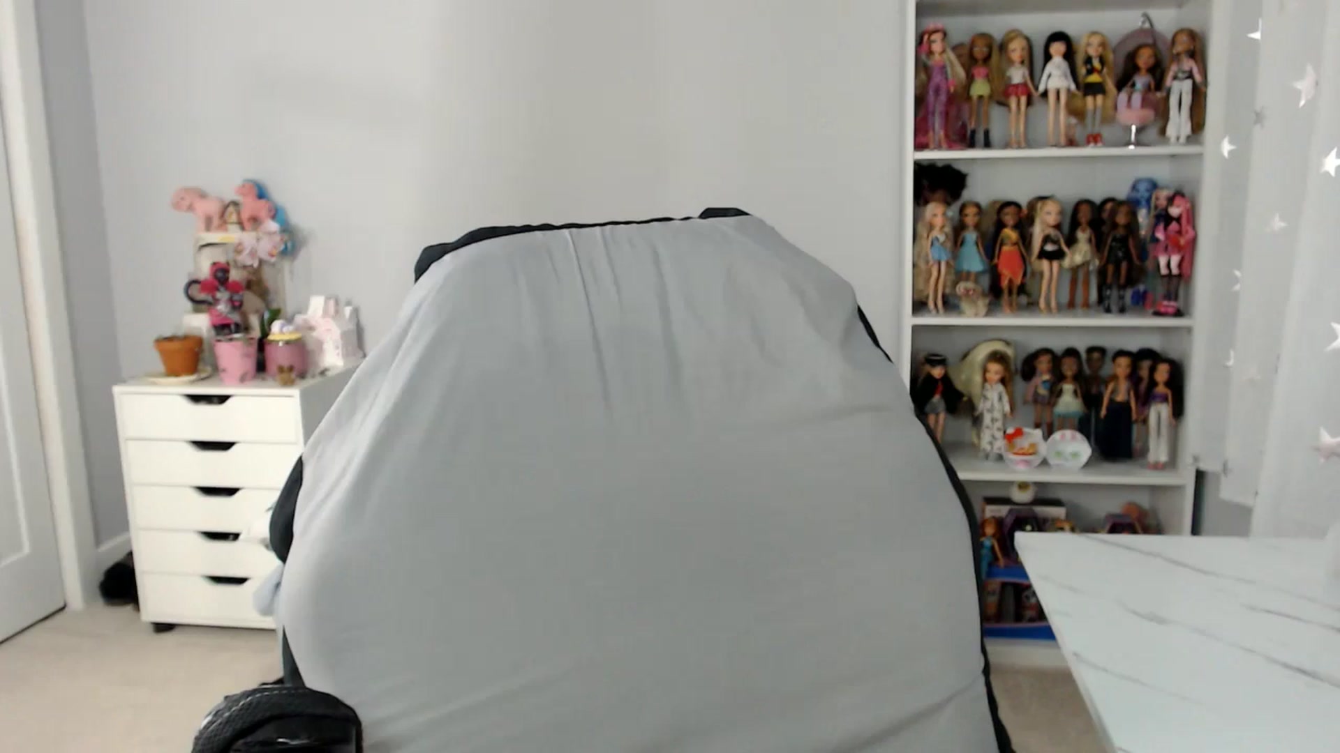 Gallery image thumbnail from GemmaMinx's myfreecams stream on, 11/12/2024, 22:40 image 14 of 20