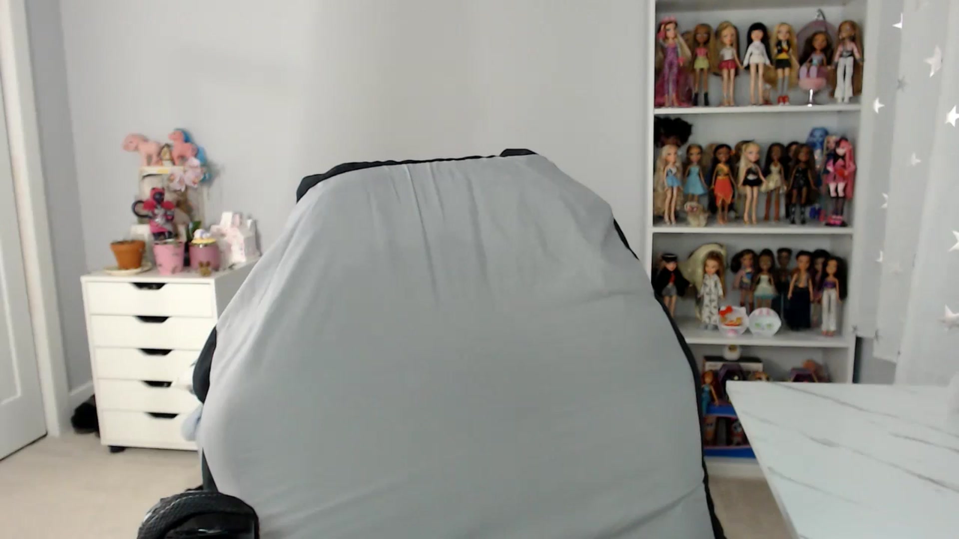 Gallery image thumbnail from GemmaMinx's myfreecams stream on, 11/12/2024, 22:40 image 16 of 20