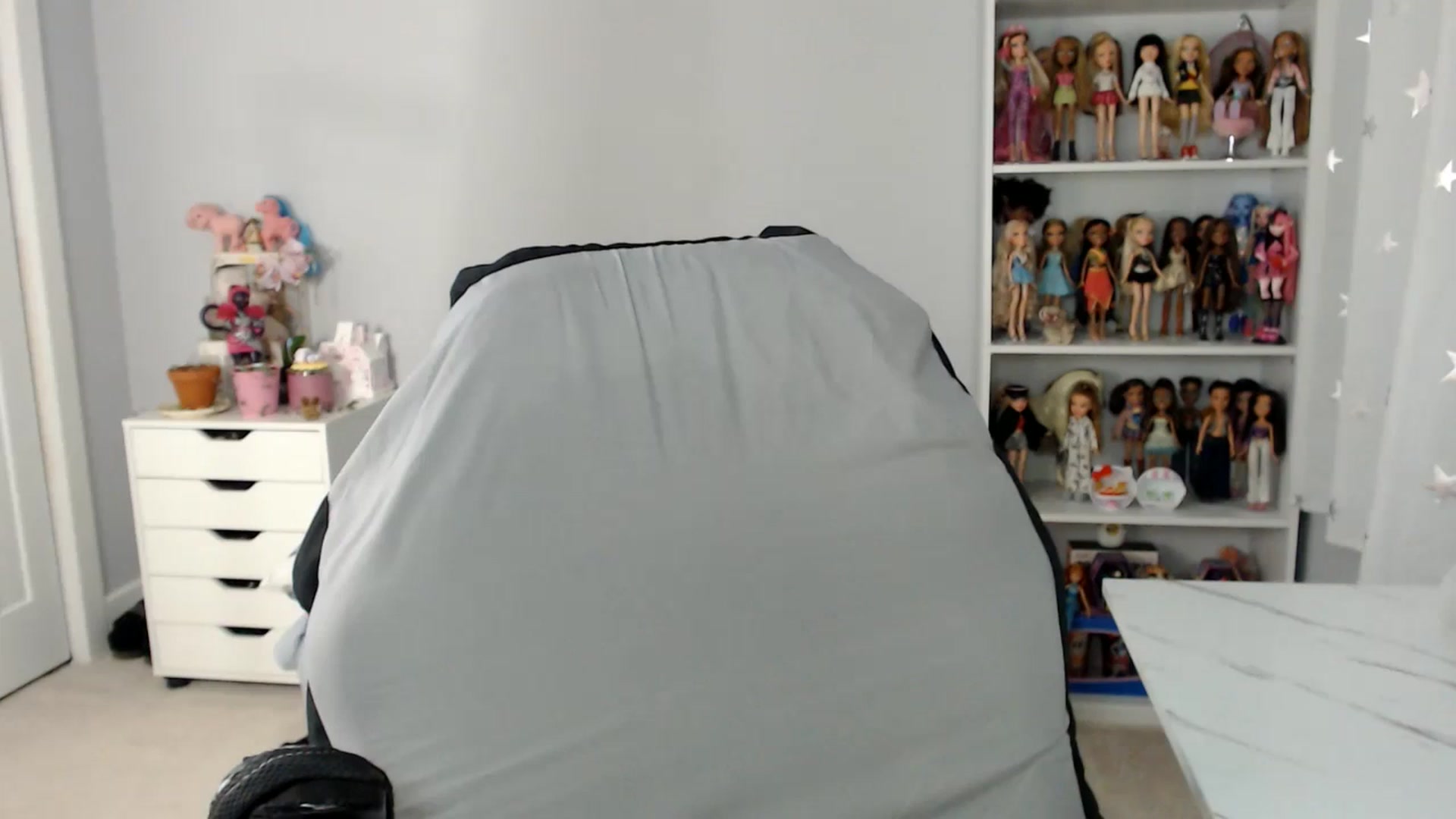 Gallery image thumbnail from GemmaMinx's myfreecams stream on, 11/12/2024, 22:40 image 15 of 20