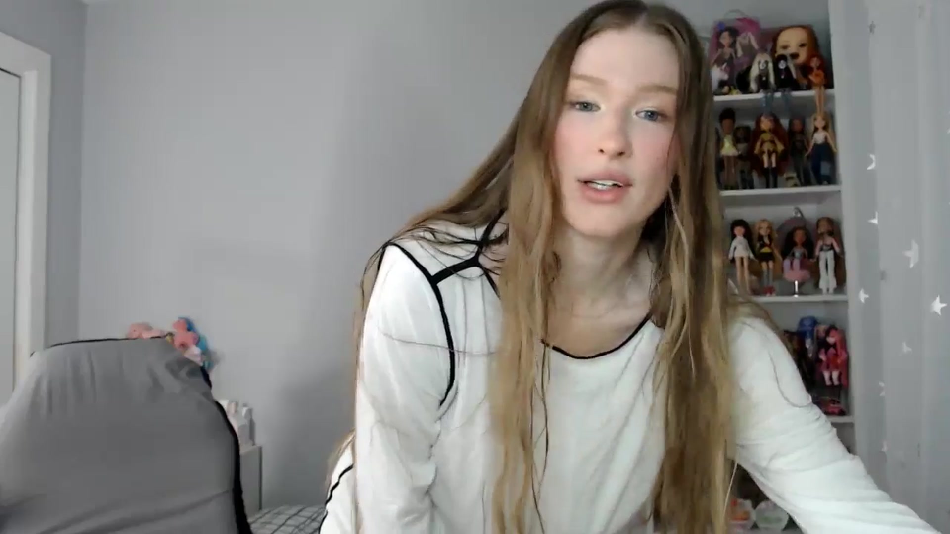 Gallery image thumbnail from GemmaMinx's myfreecams stream on, 11/12/2024, 22:40 image 17 of 20