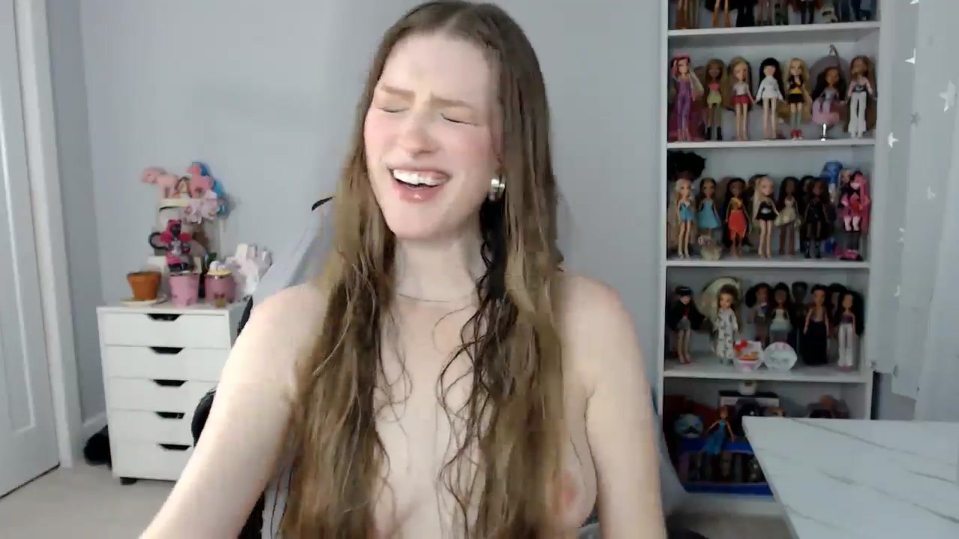 Gallery image thumbnail from GemmaMinx's myfreecams stream on, 11/12/2024, 22:40 image 12 of 20