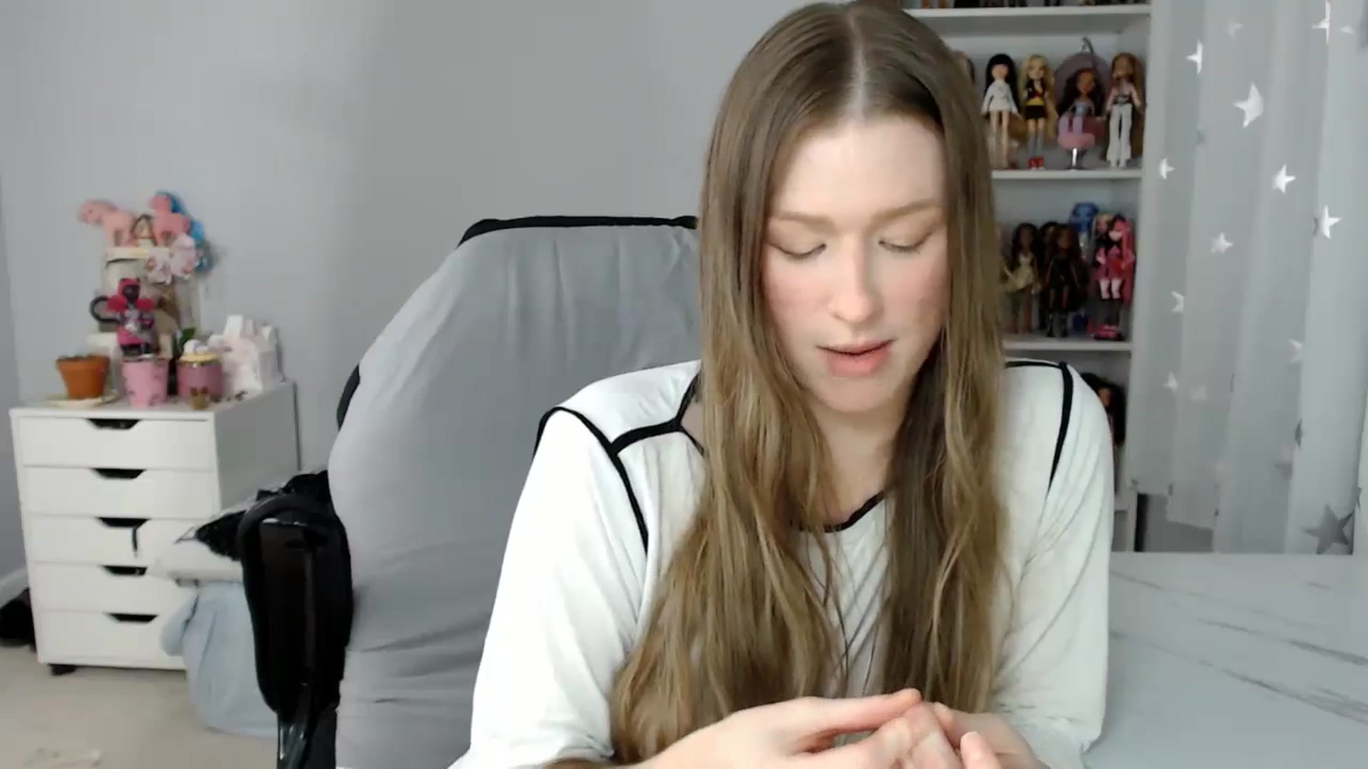 Gallery image thumbnail from GemmaMinx's myfreecams stream on, 11/12/2024, 23:21 image 14 of 20