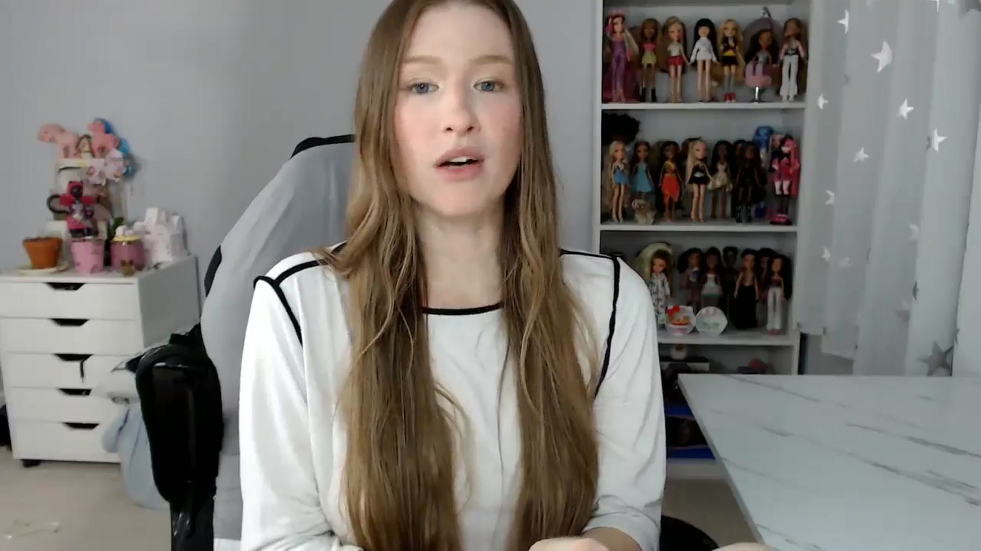Gallery image thumbnail from GemmaMinx's myfreecams stream on, 11/12/2024, 23:21 image 13 of 20