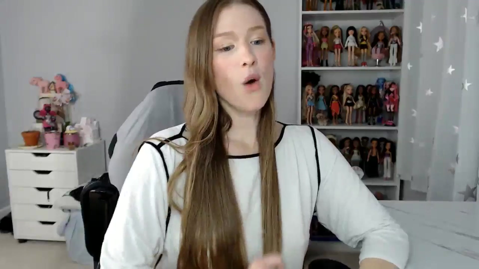 Gallery image thumbnail from GemmaMinx's myfreecams stream on, 11/12/2024, 23:21 image 11 of 20