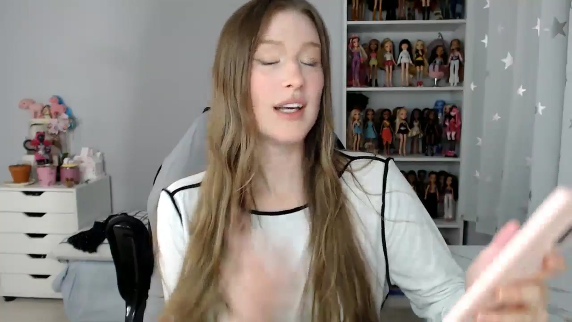 Gallery image thumbnail from GemmaMinx's myfreecams stream on, 11/12/2024, 23:21 image 4 of 20