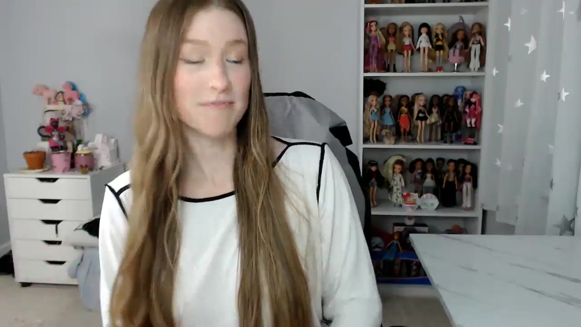 Gallery image thumbnail from GemmaMinx's myfreecams stream on, 11/12/2024, 23:21 image 15 of 20
