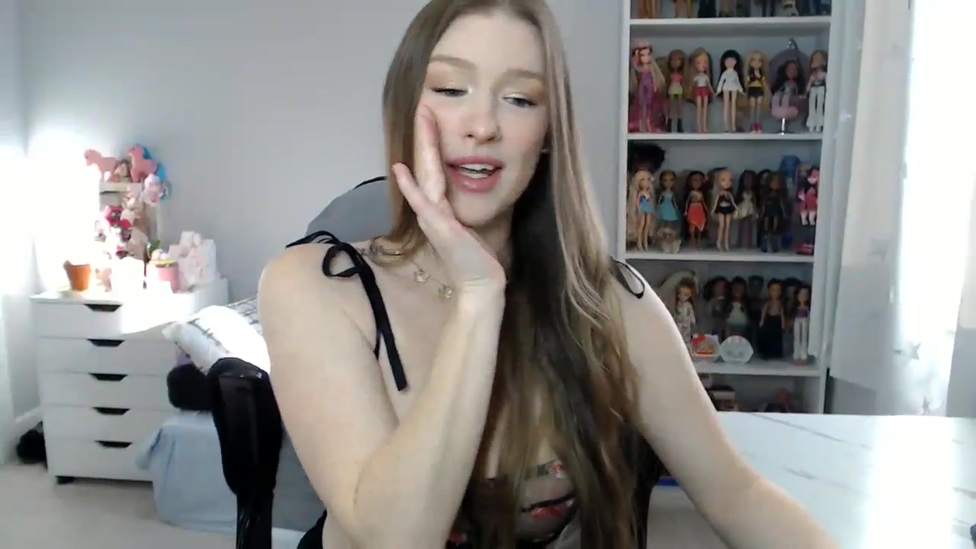 Gallery image thumbnail from GemmaMinx's myfreecams stream on, 11/13/2024, 22:51 image 2 of 20