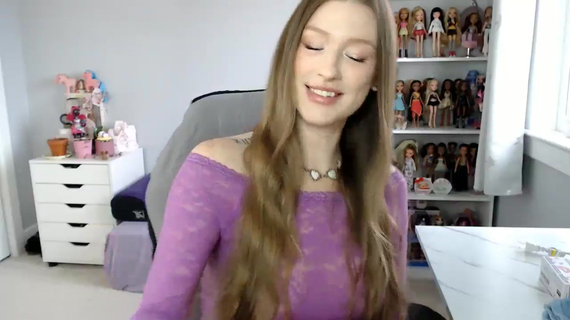 Gallery image thumbnail from GemmaMinx's myfreecams stream on, 11/14/2024, 19:46 image 6 of 20