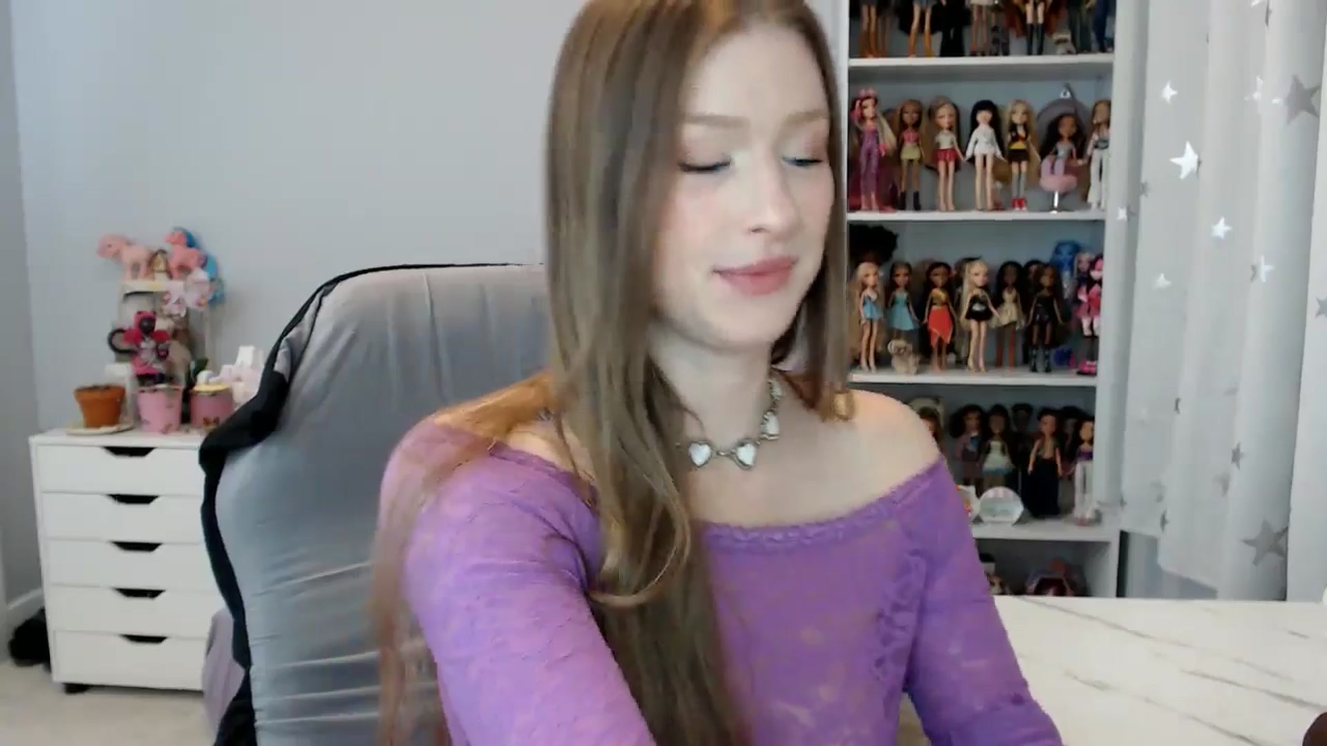 Gallery image thumbnail from GemmaMinx's myfreecams stream on, 11/14/2024, 22:40 image 18 of 20