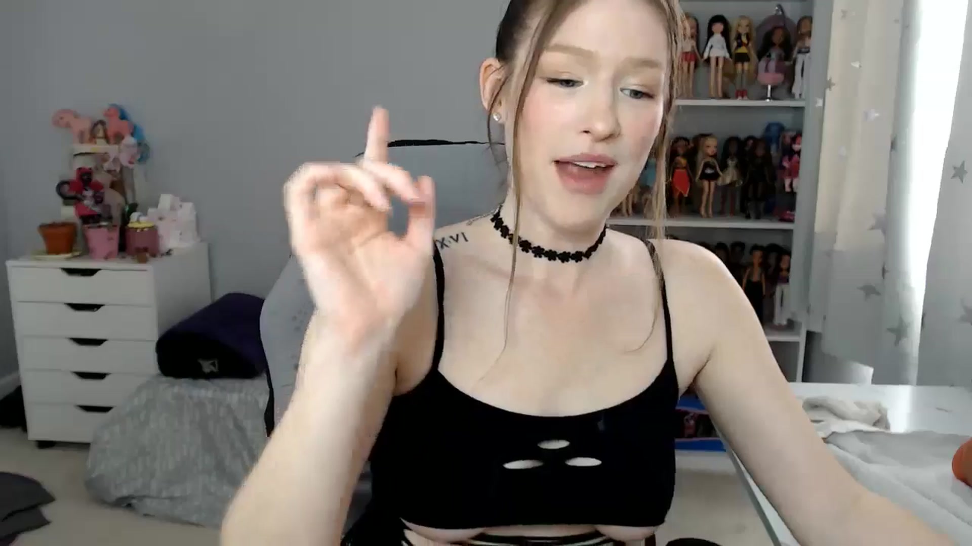 Gallery image thumbnail from GemmaMinx's myfreecams stream on, 11/15/2024, 19:21 image 18 of 20