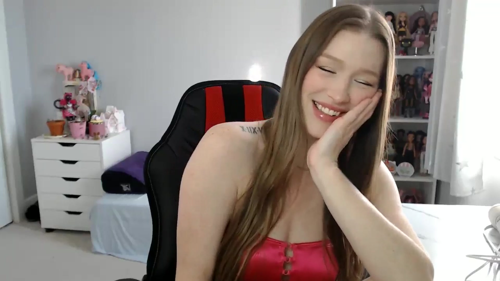 Gallery image thumbnail from GemmaMinx's myfreecams stream on, 11/25/2024, 18:11 image 9 of 20