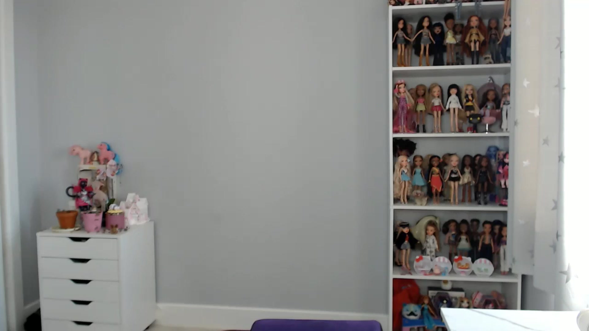 Gallery image thumbnail from GemmaMinx's myfreecams stream on, 11/25/2024, 18:11 image 19 of 20