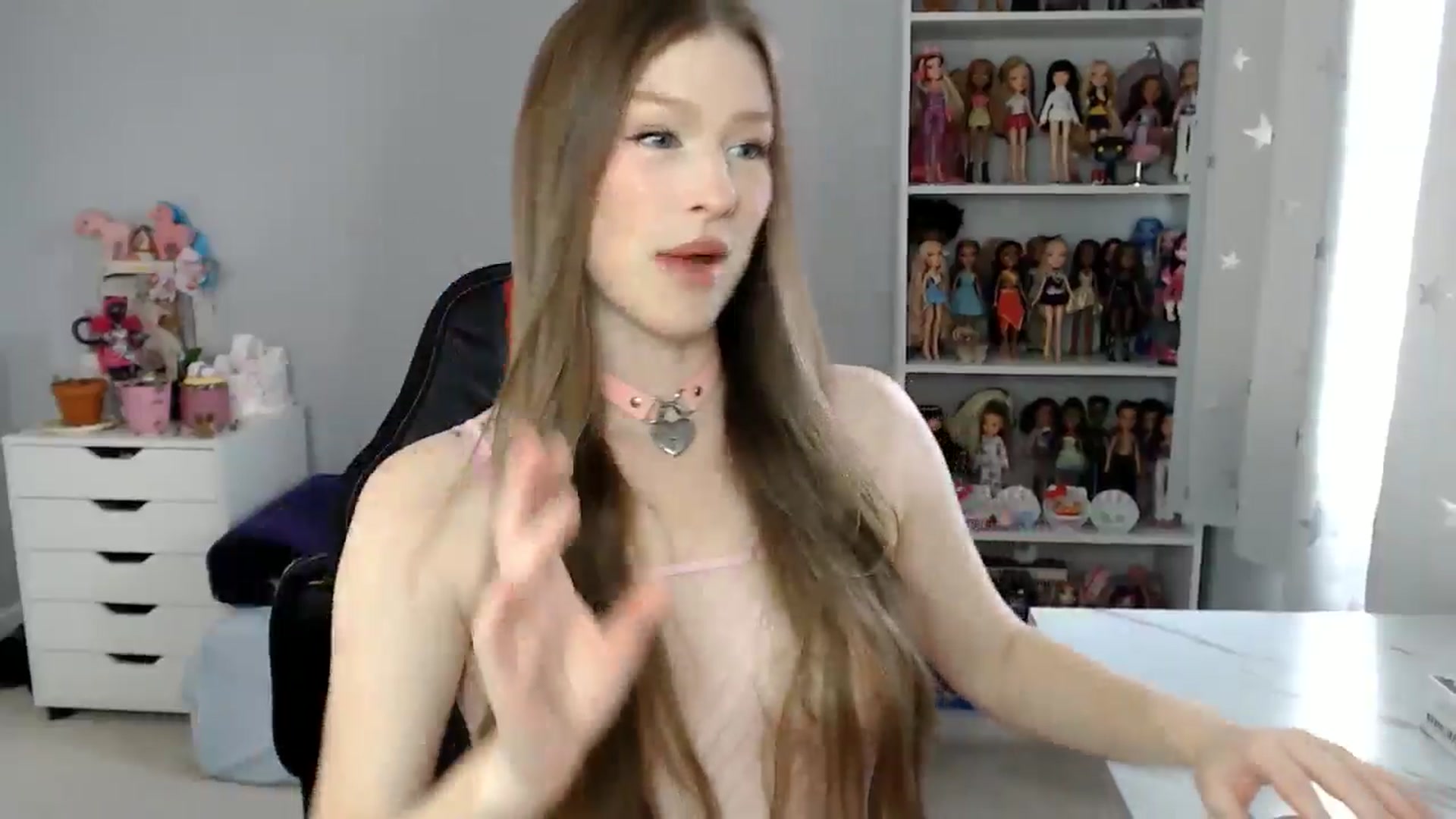Gallery image thumbnail from GemmaMinx's myfreecams stream on, 11/26/2024, 19:24 image 8 of 20