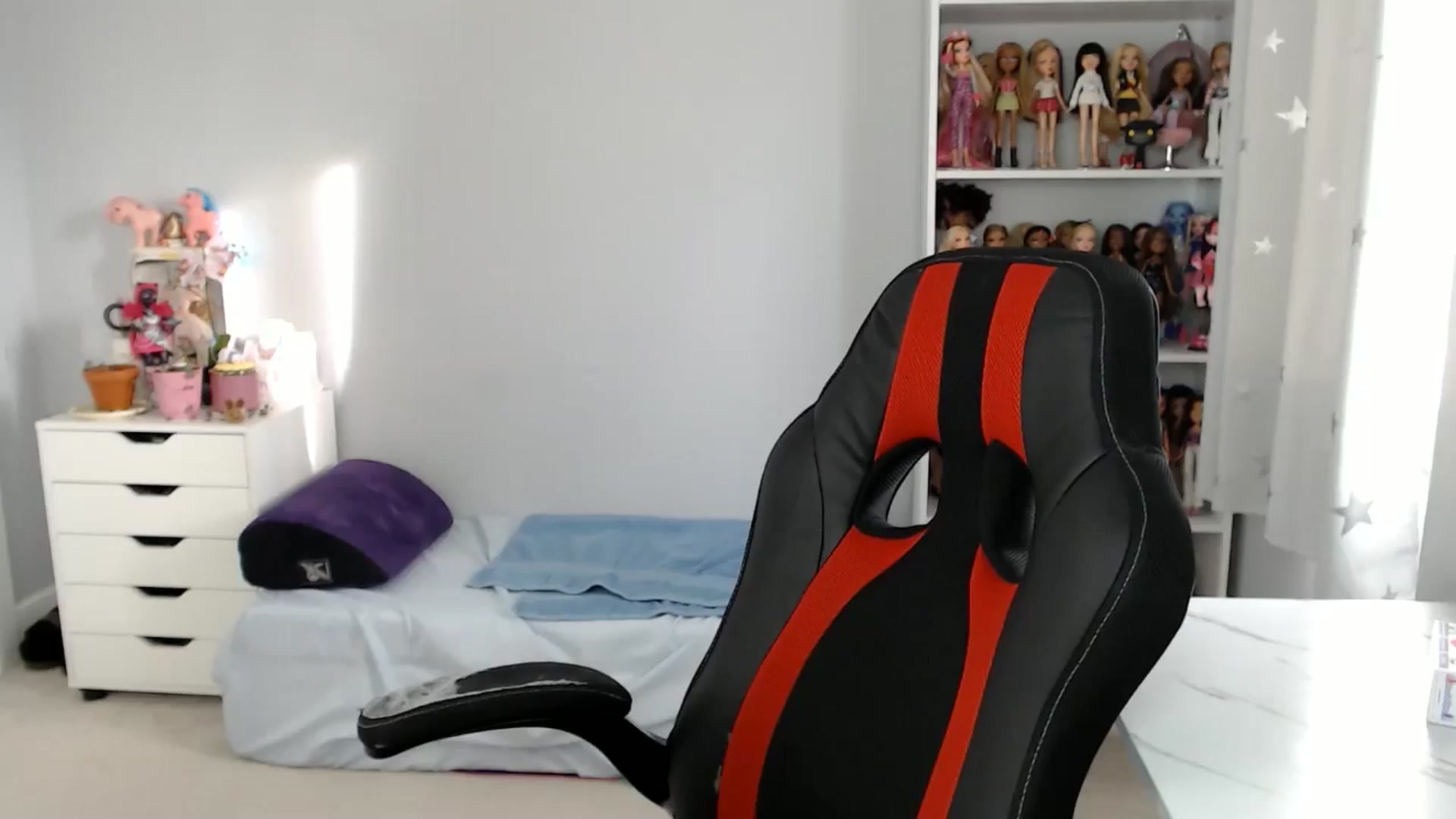 Gallery image thumbnail from GemmaMinx's myfreecams stream on, 11/26/2024, 19:24 image 19 of 20