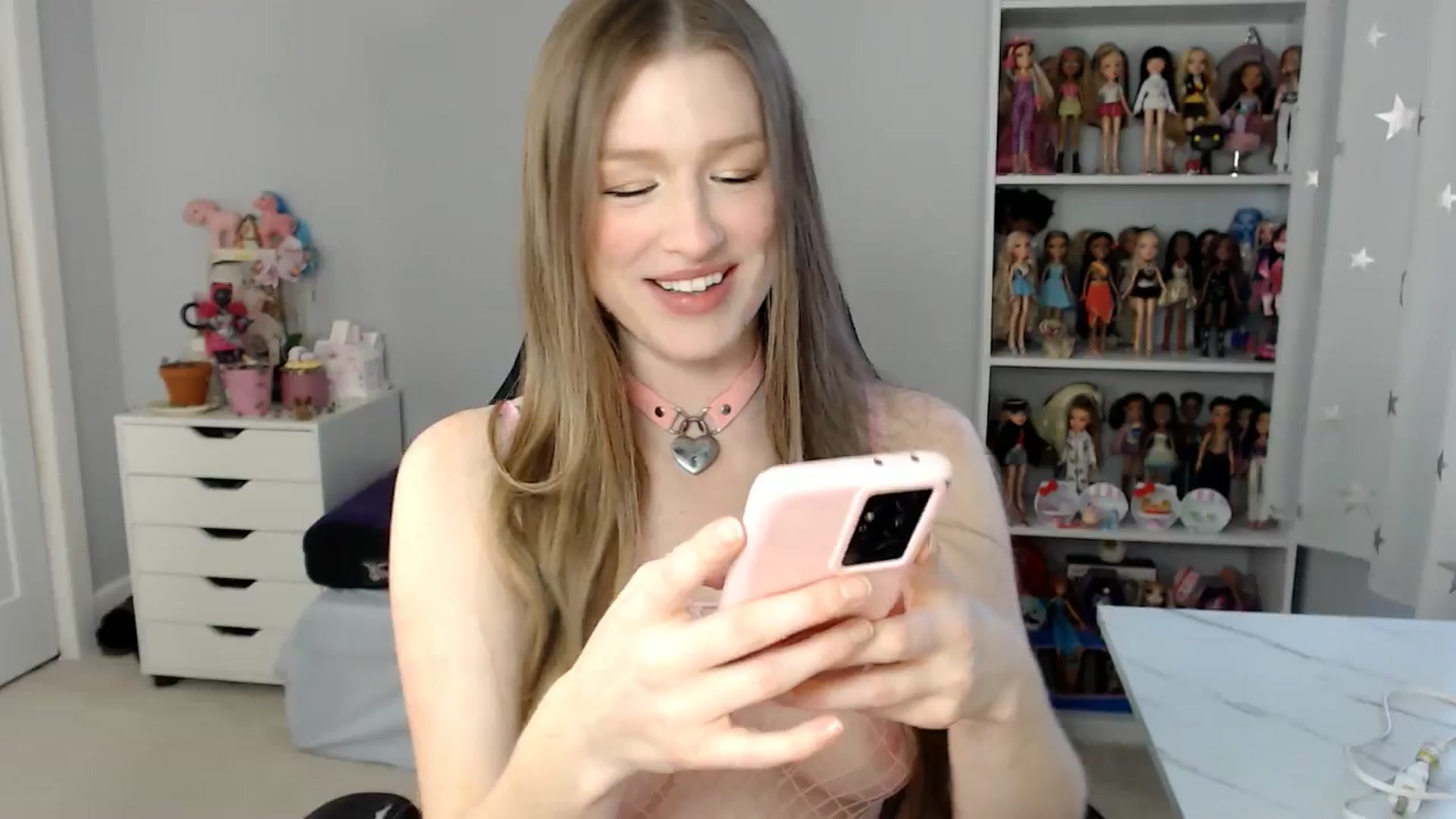 Gallery image thumbnail from GemmaMinx's myfreecams stream on, 11/26/2024, 21:23 image 16 of 20