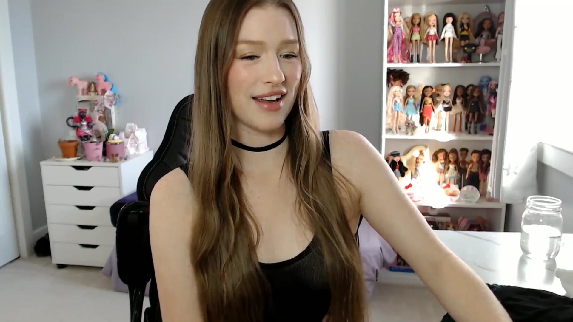 Gallery image thumbnail from GemmaMinx's myfreecams stream on, 11/27/2024, 16:43 image 19 of 20
