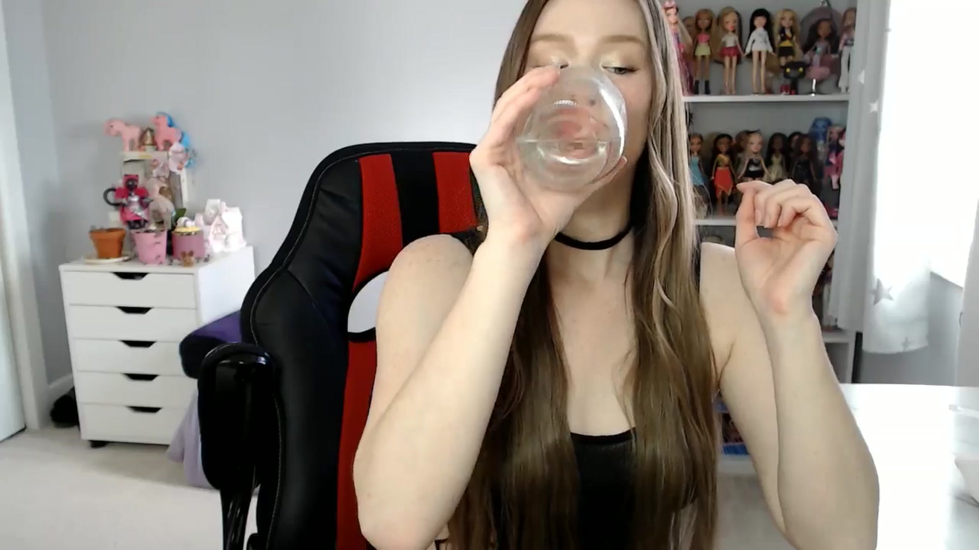 Gallery image thumbnail from GemmaMinx's myfreecams stream on, 11/27/2024, 18:02 image 6 of 20