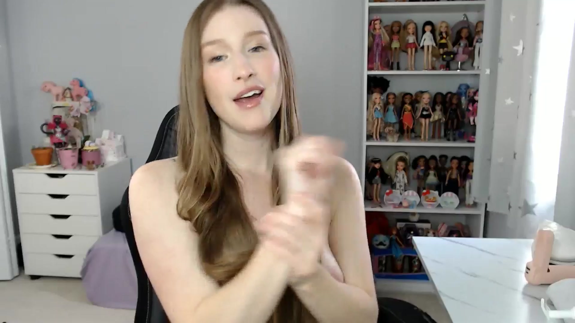 Gallery image thumbnail from GemmaMinx's myfreecams stream on, 11/27/2024, 20:21 image 8 of 20
