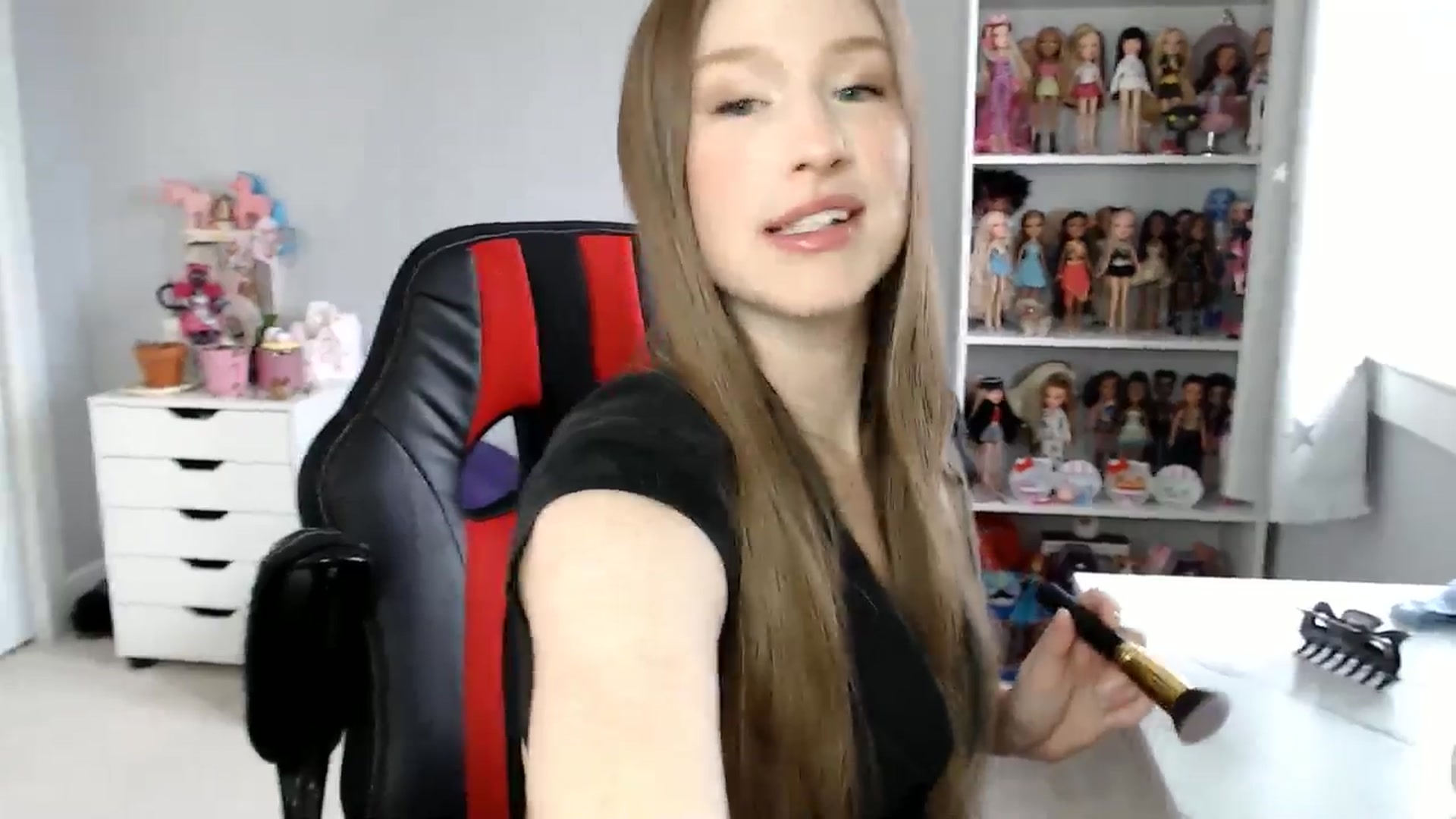 Gallery image thumbnail from GemmaMinx's myfreecams stream on, 11/28/2024, 23:25 image 4 of 20