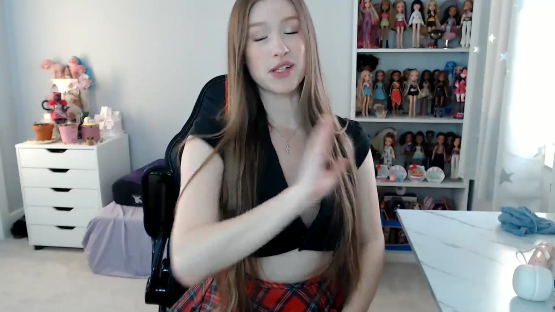 Gallery image thumbnail from GemmaMinx's myfreecams stream on, 11/28/2024, 23:25 image 9 of 20