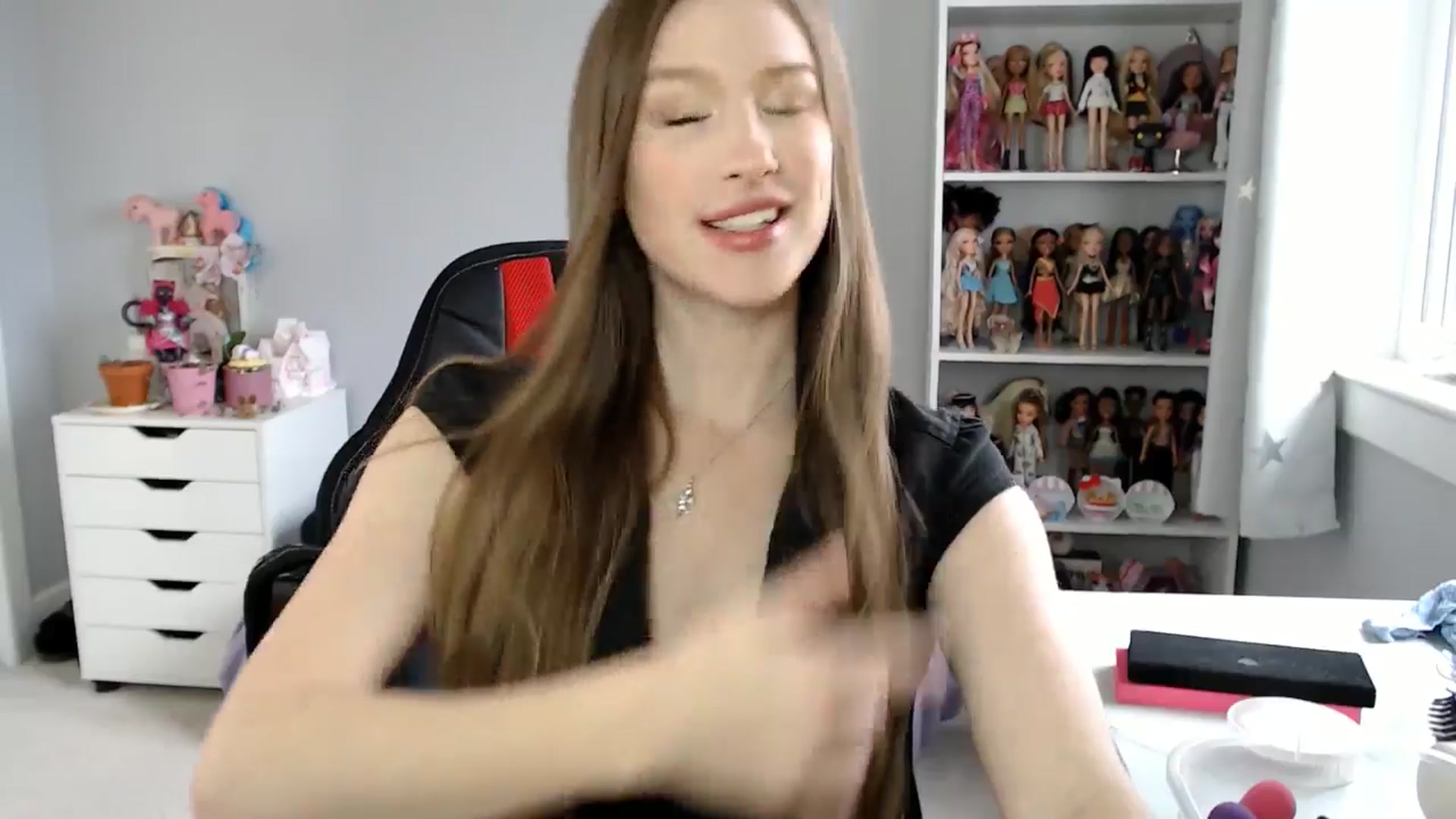 Gallery image thumbnail from GemmaMinx's myfreecams stream on, 11/28/2024, 23:25 image 3 of 20