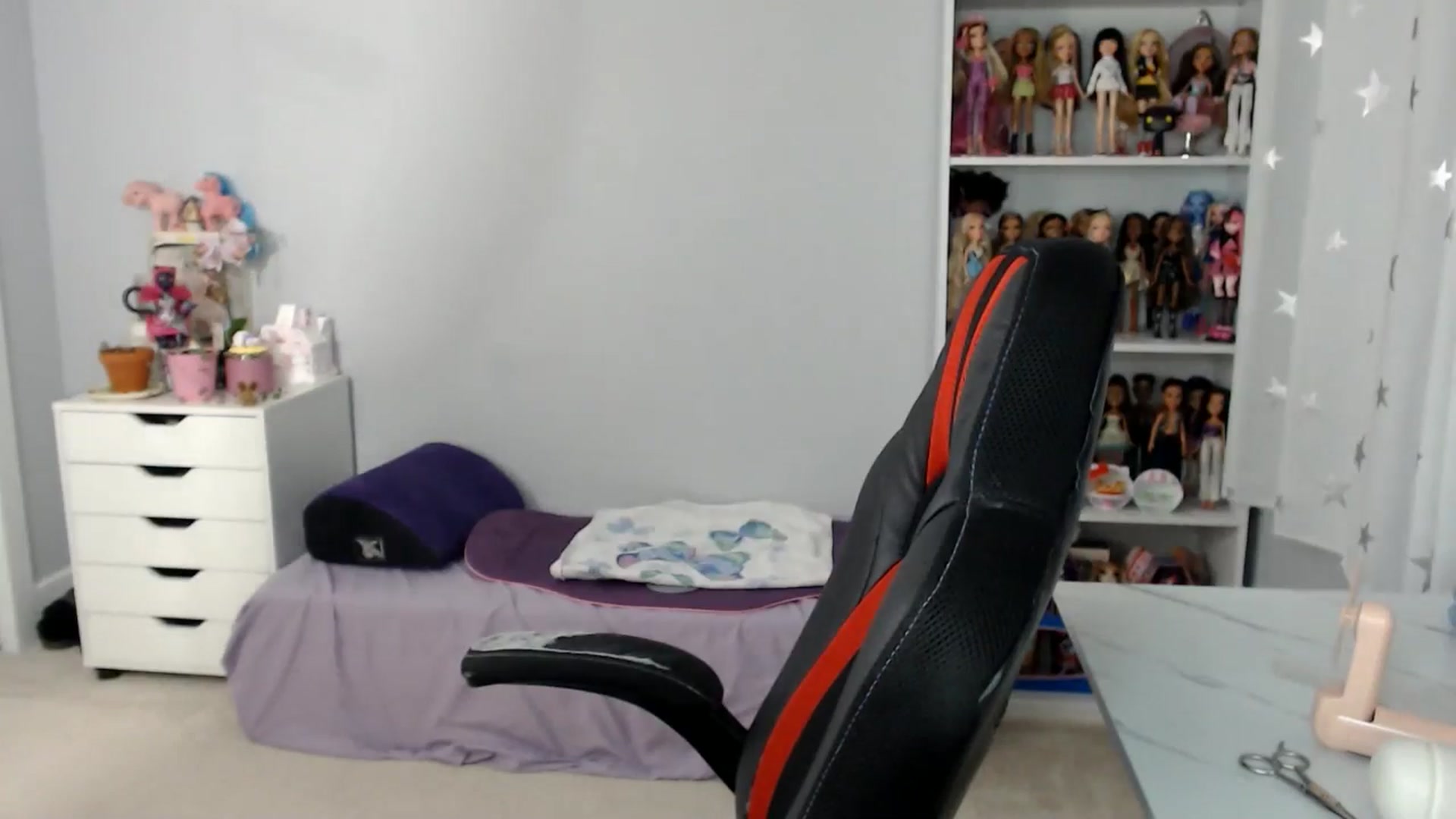 Gallery image thumbnail from GemmaMinx's myfreecams stream on, 11/28/2024, 23:25 image 16 of 20