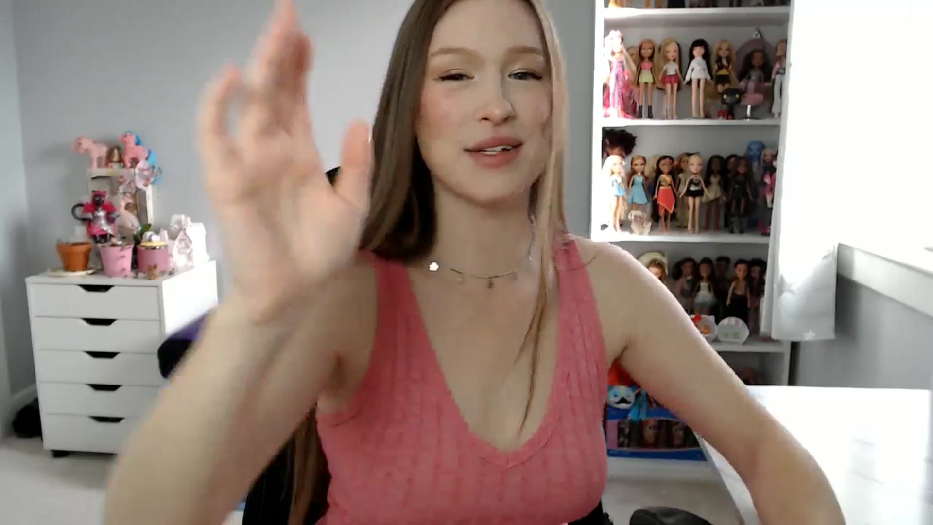 Gallery image thumbnail from GemmaMinx's myfreecams stream on, 11/30/2024, 18:28 image 13 of 20