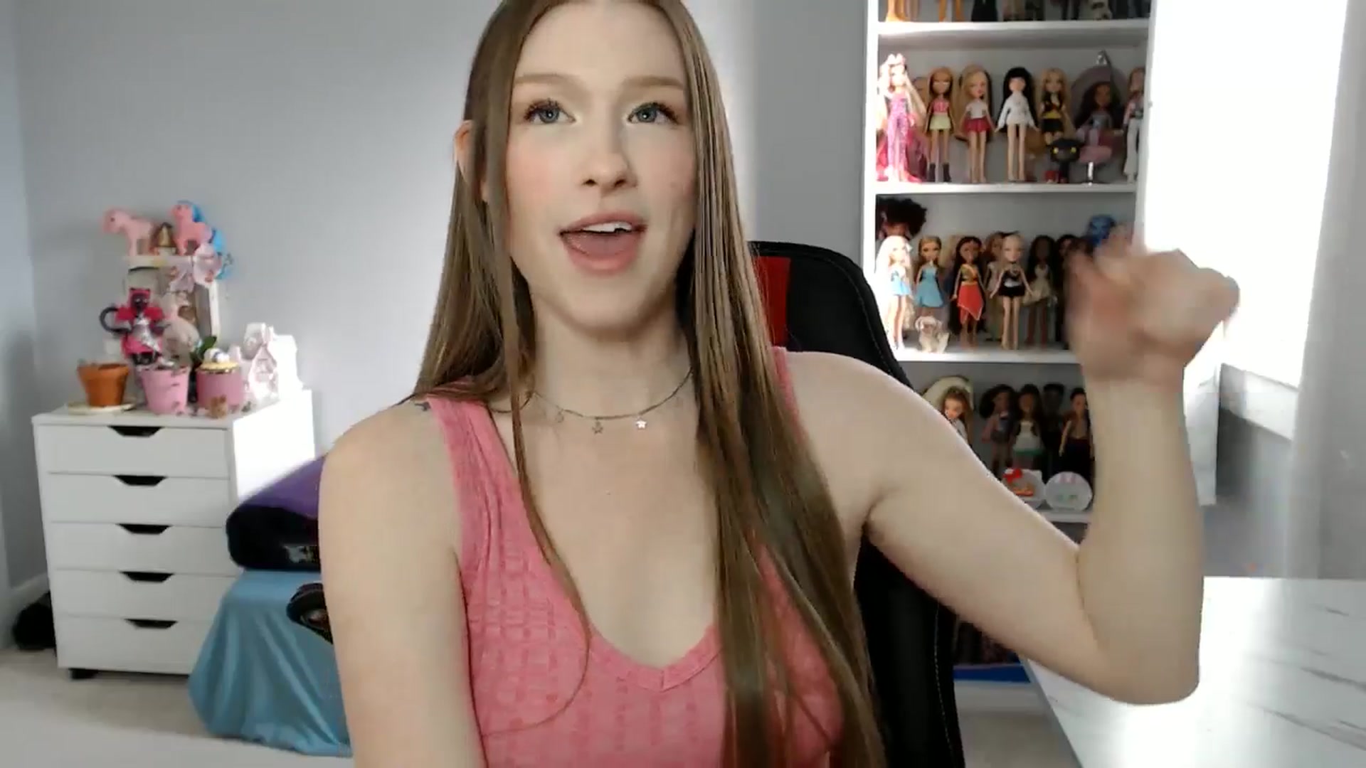 Gallery image thumbnail from GemmaMinx's myfreecams stream on, 11/30/2024, 18:28 image 19 of 20