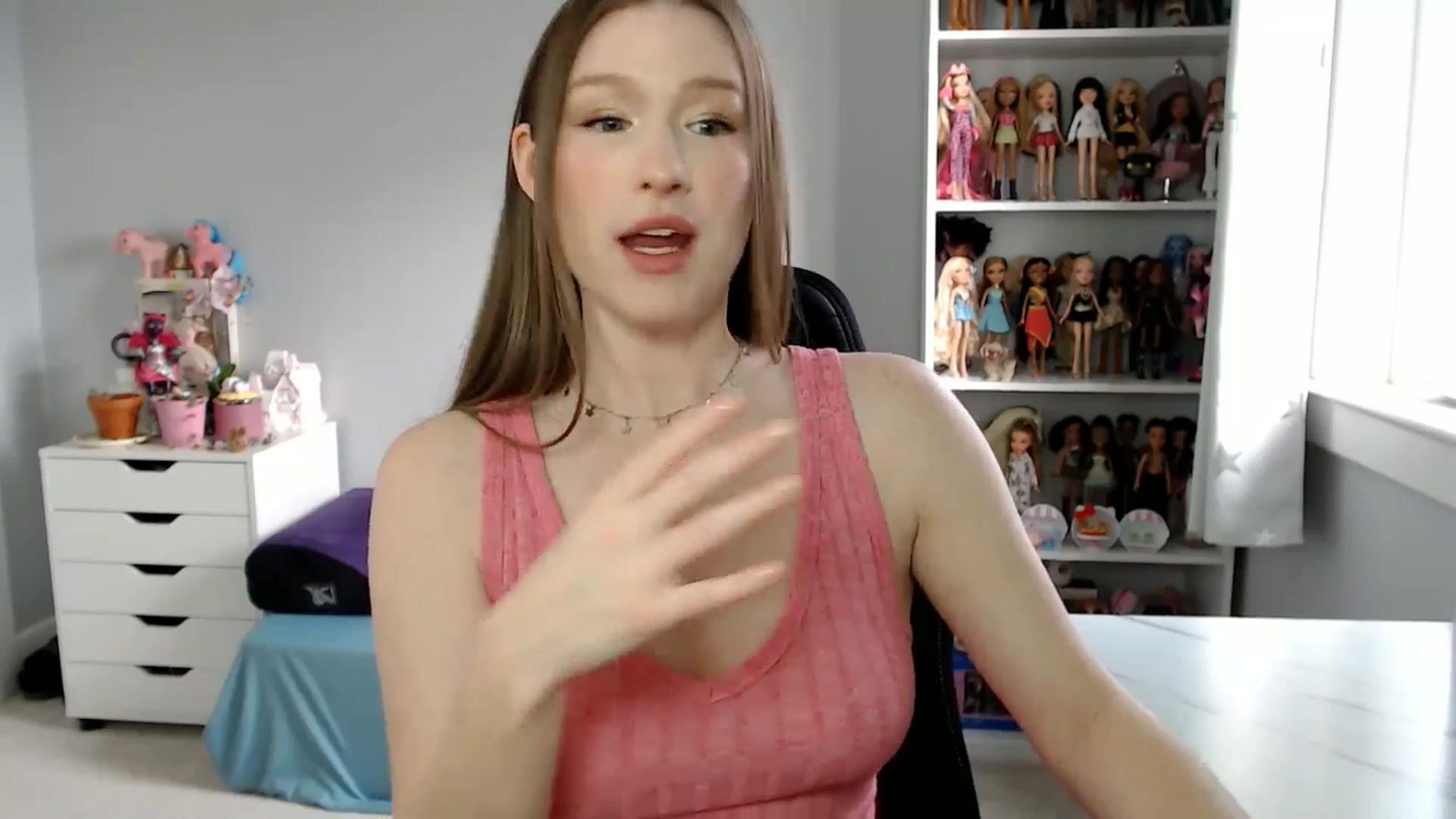 Gallery image thumbnail from GemmaMinx's myfreecams stream on, 11/30/2024, 18:28 image 11 of 20