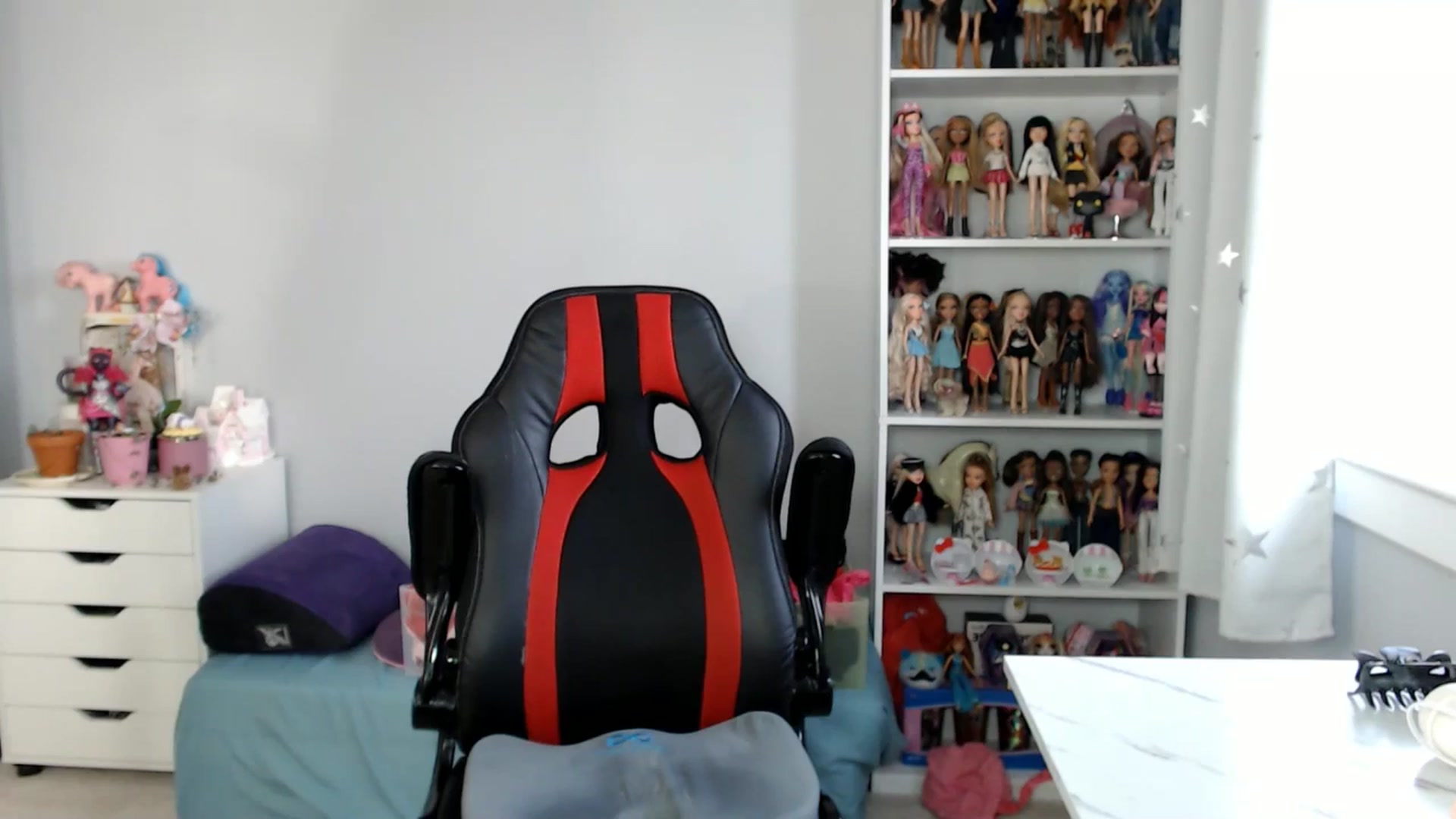 Gallery image thumbnail from GemmaMinx's myfreecams stream on, 11/30/2024, 23:41 image 6 of 20