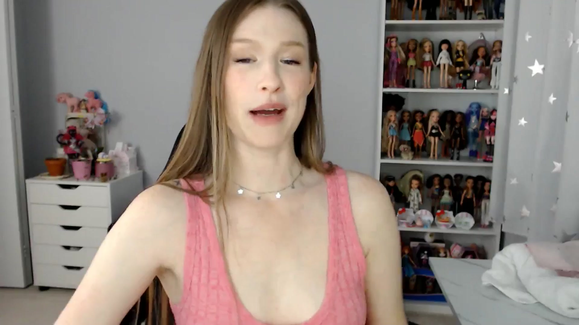 Gallery image thumbnail from GemmaMinx's myfreecams stream on, 12/01/2024, 01:25 image 20 of 20