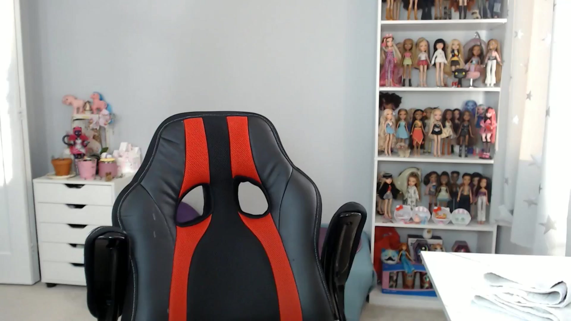 Gallery image thumbnail from GemmaMinx's myfreecams stream on, 12/12/2024, 21:12 image 12 of 20