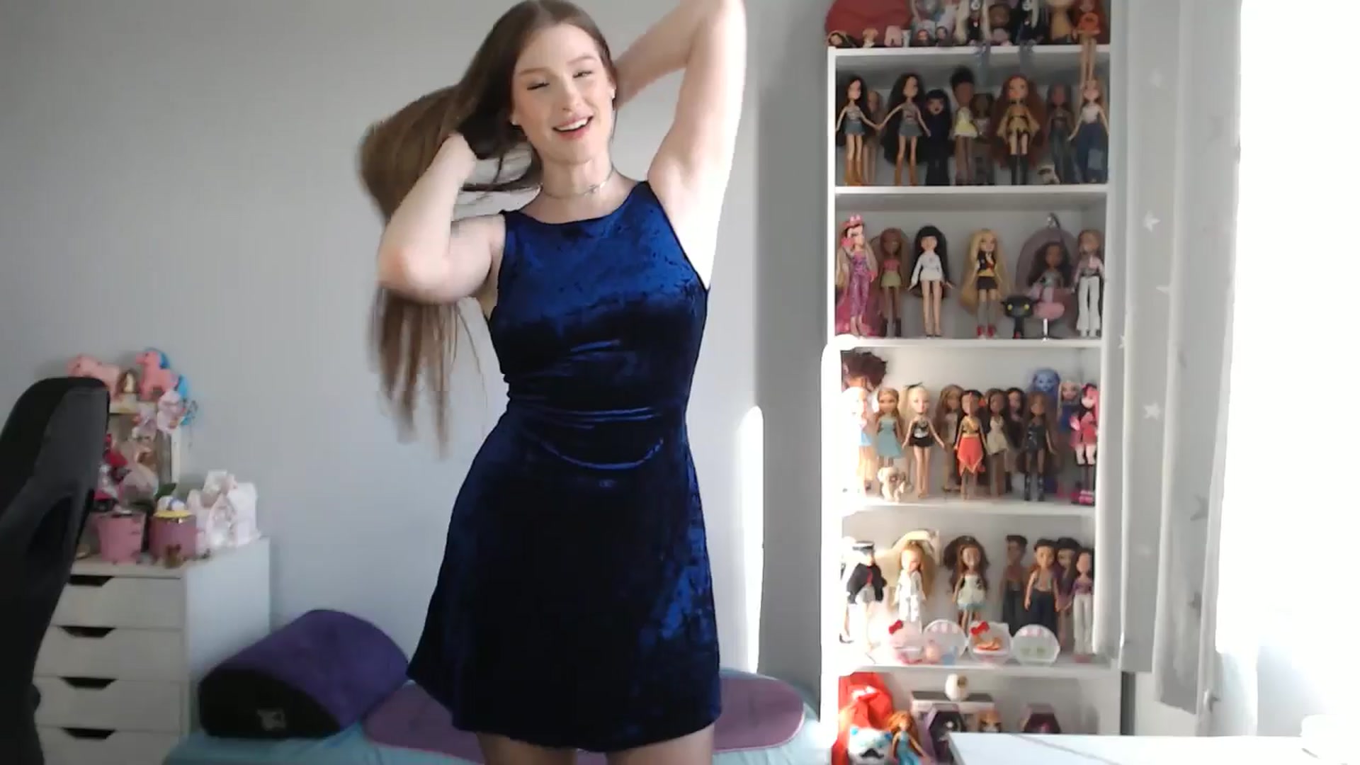 Gallery image thumbnail from GemmaMinx's myfreecams stream on, 12/13/2024, 18:37 image 6 of 20
