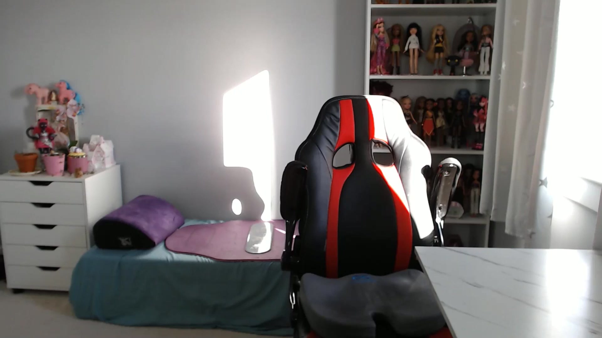 Gallery image thumbnail from GemmaMinx's myfreecams stream on, 12/13/2024, 18:37 image 16 of 20