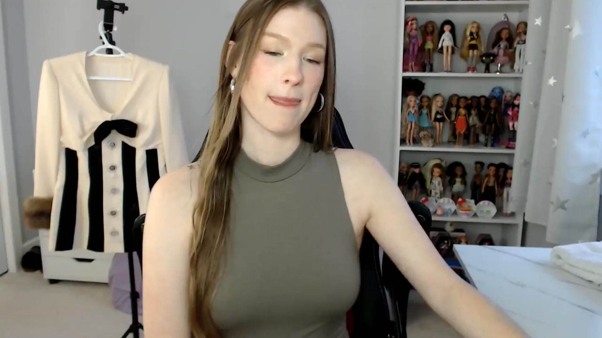 Gallery image thumbnail from GemmaMinx's myfreecams stream on, 12/15/2024, 21:53 image 16 of 20