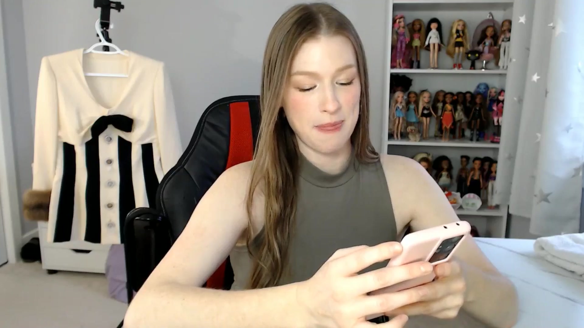 Gallery image thumbnail from GemmaMinx's myfreecams stream on, 12/15/2024, 21:53 image 15 of 20