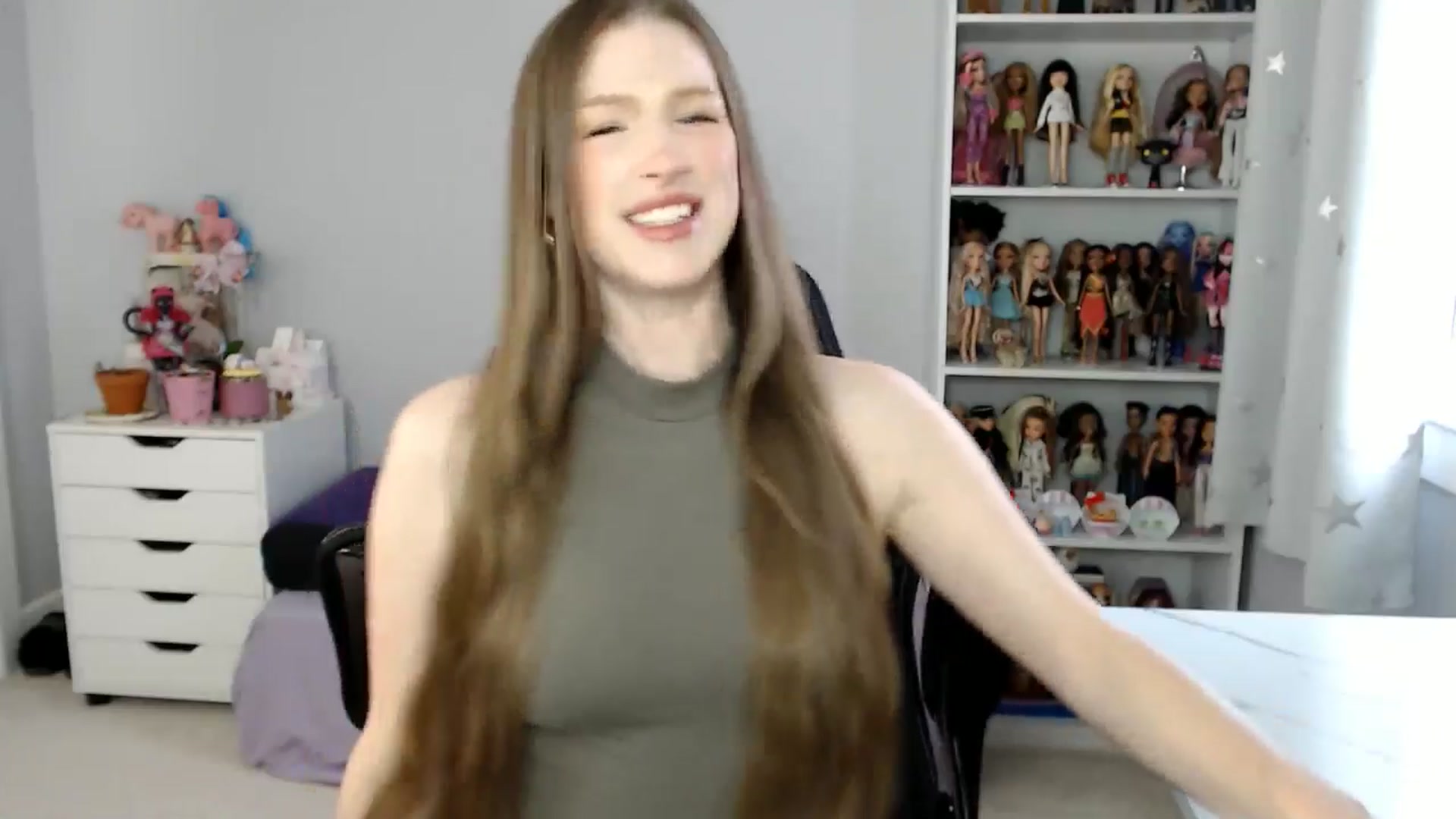 Gallery image thumbnail from GemmaMinx's myfreecams stream on, 12/15/2024, 21:53 image 7 of 20