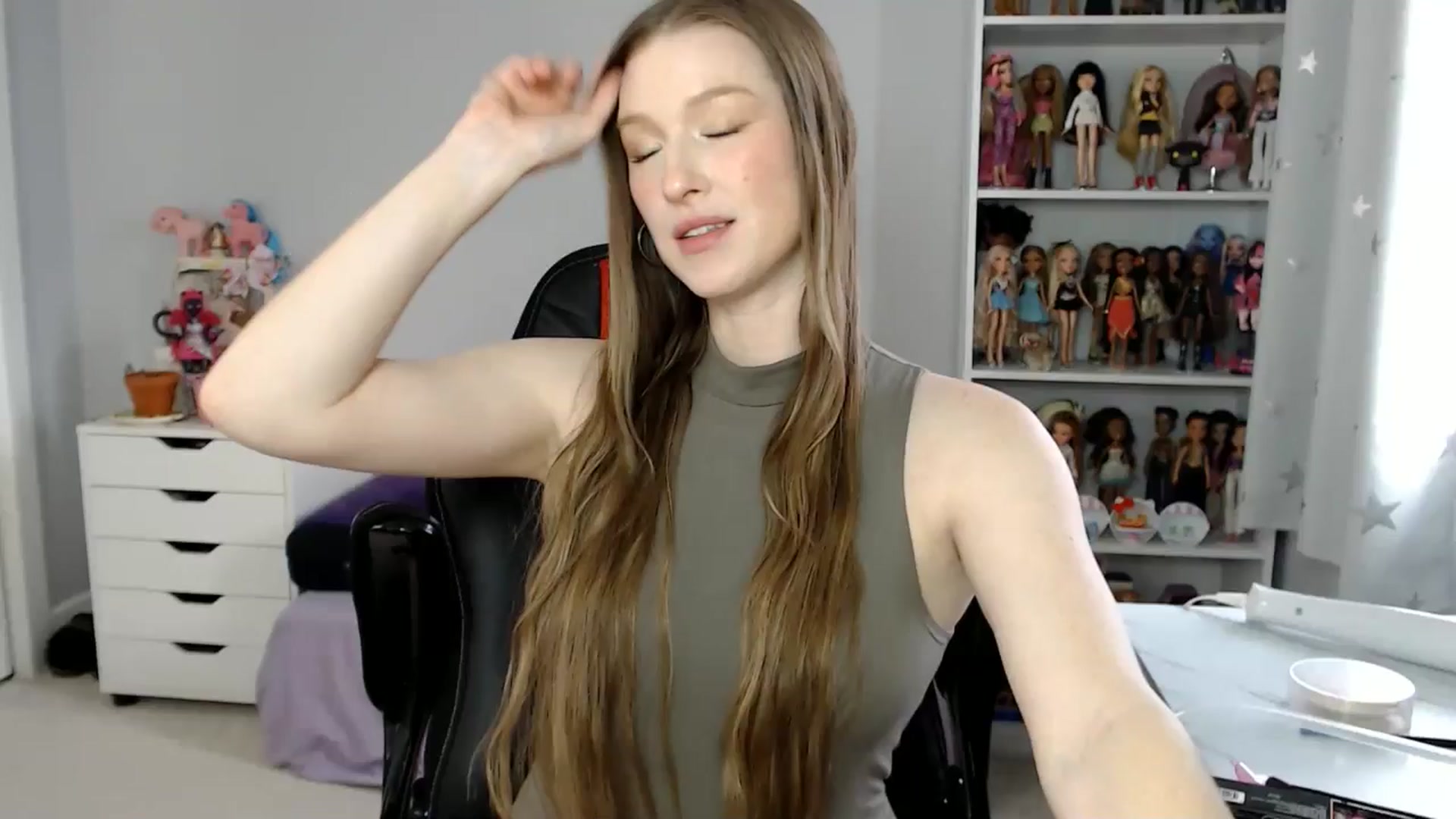 Gallery image thumbnail from GemmaMinx's myfreecams stream on, 12/15/2024, 21:53 image 1 of 20