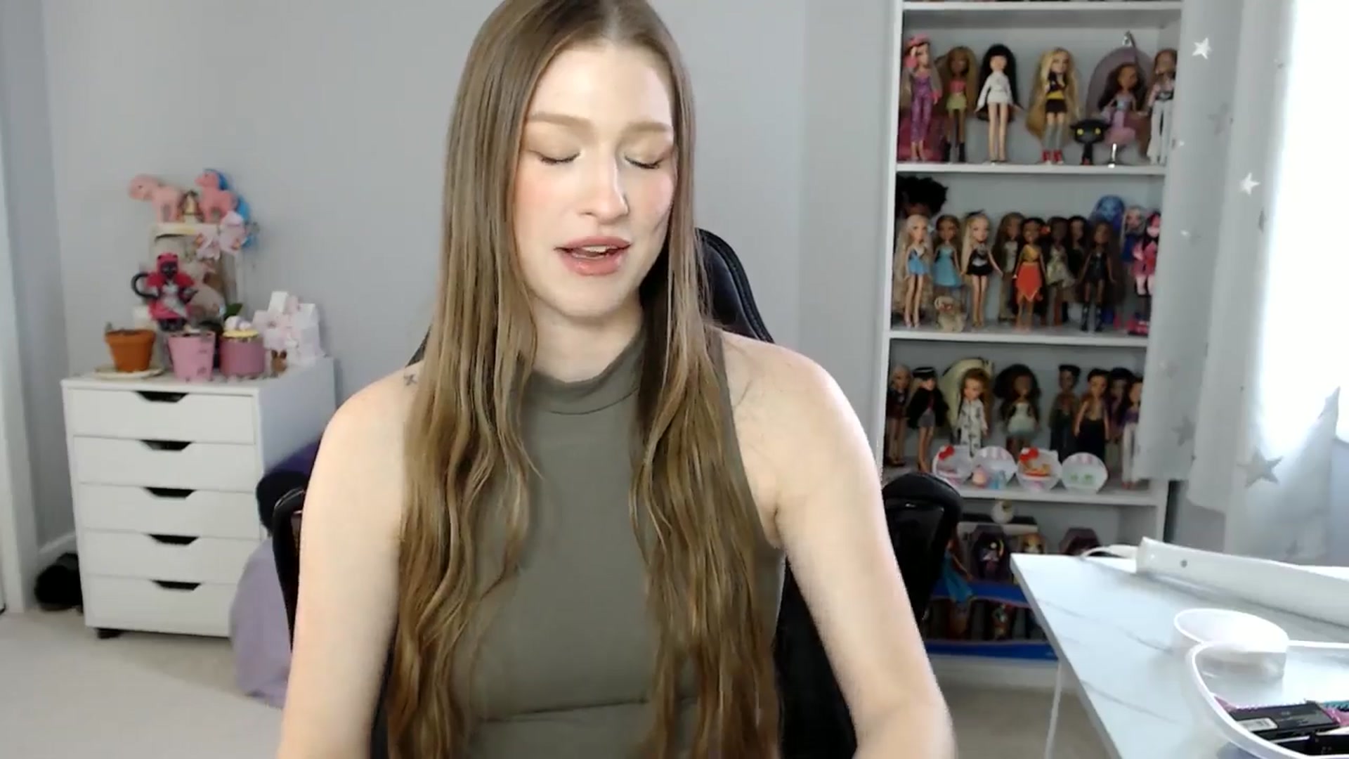 Gallery image thumbnail from GemmaMinx's myfreecams stream on, 12/15/2024, 21:53 image 3 of 20