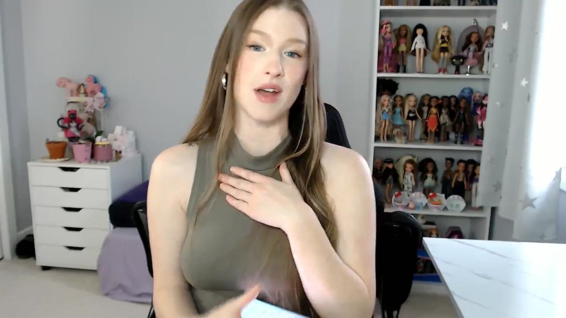 Gallery image thumbnail from GemmaMinx's myfreecams stream on, 12/15/2024, 21:53 image 6 of 20