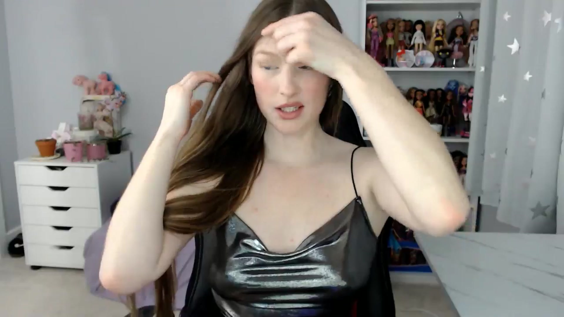 Gallery image thumbnail from GemmaMinx's myfreecams stream on, 01/01/2025, 24:20 image 17 of 20