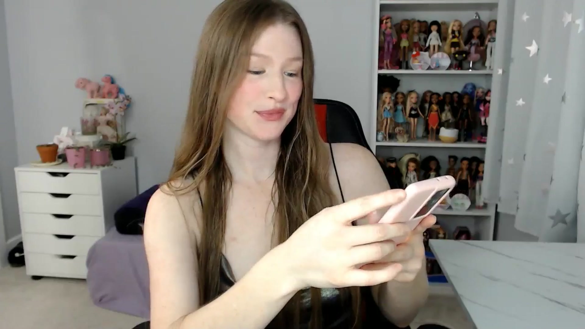 Gallery image thumbnail from GemmaMinx's myfreecams stream on, 01/01/2025, 24:20 image 2 of 20