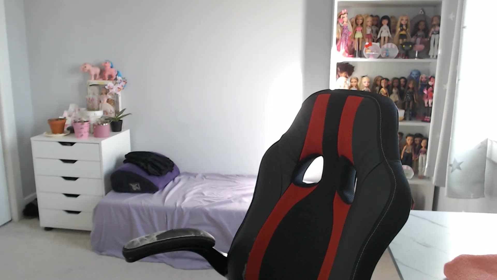 Gallery image thumbnail from GemmaMinx's myfreecams stream on, 01/10/2025, 18:10 image 7 of 20
