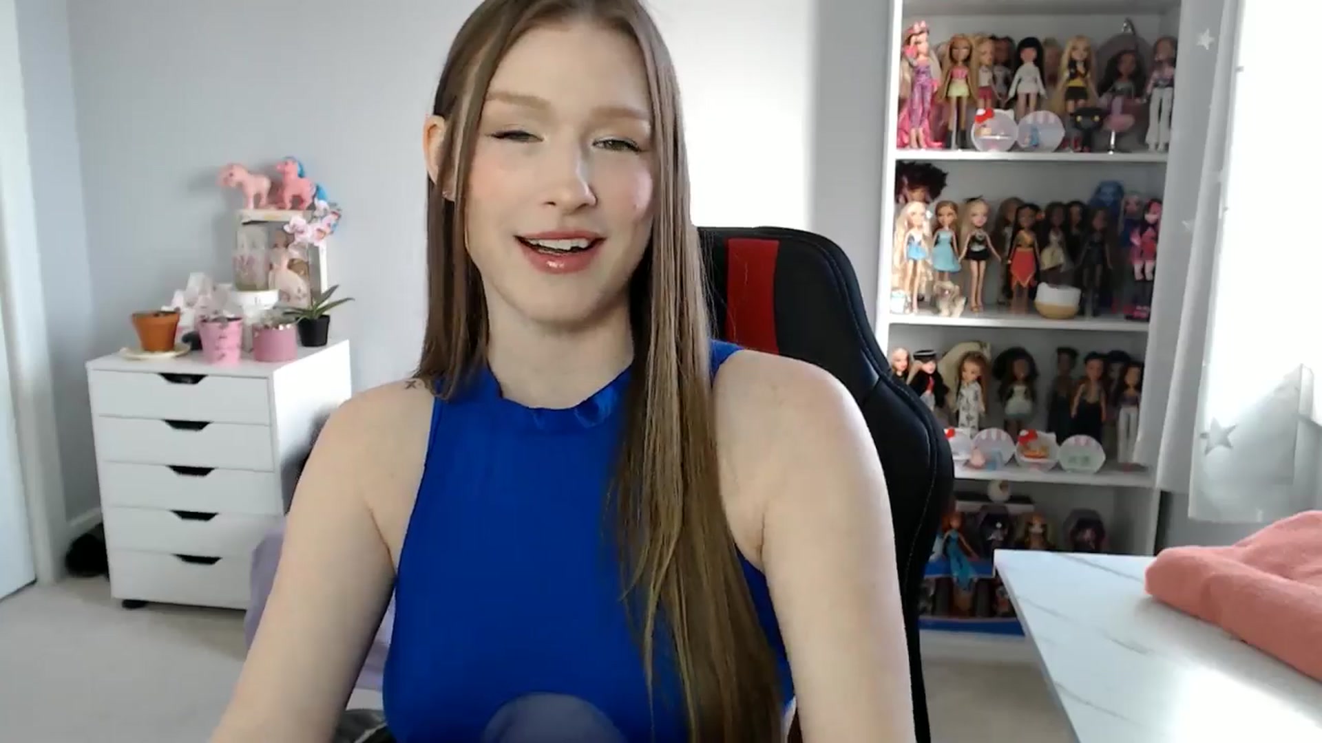 Gallery image thumbnail from GemmaMinx's myfreecams stream on, 01/10/2025, 18:10 image 15 of 20