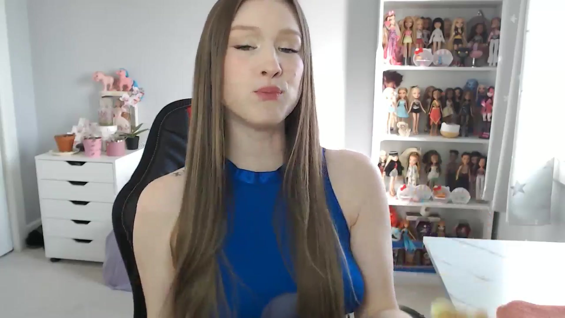 Gallery image thumbnail from GemmaMinx's myfreecams stream on, 01/10/2025, 18:10 image 8 of 20