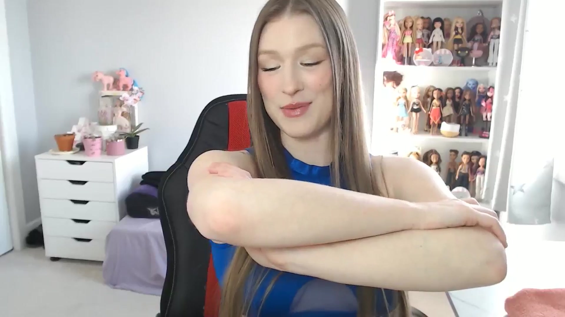 Gallery image thumbnail from GemmaMinx's myfreecams stream on, 01/10/2025, 18:10 image 5 of 20