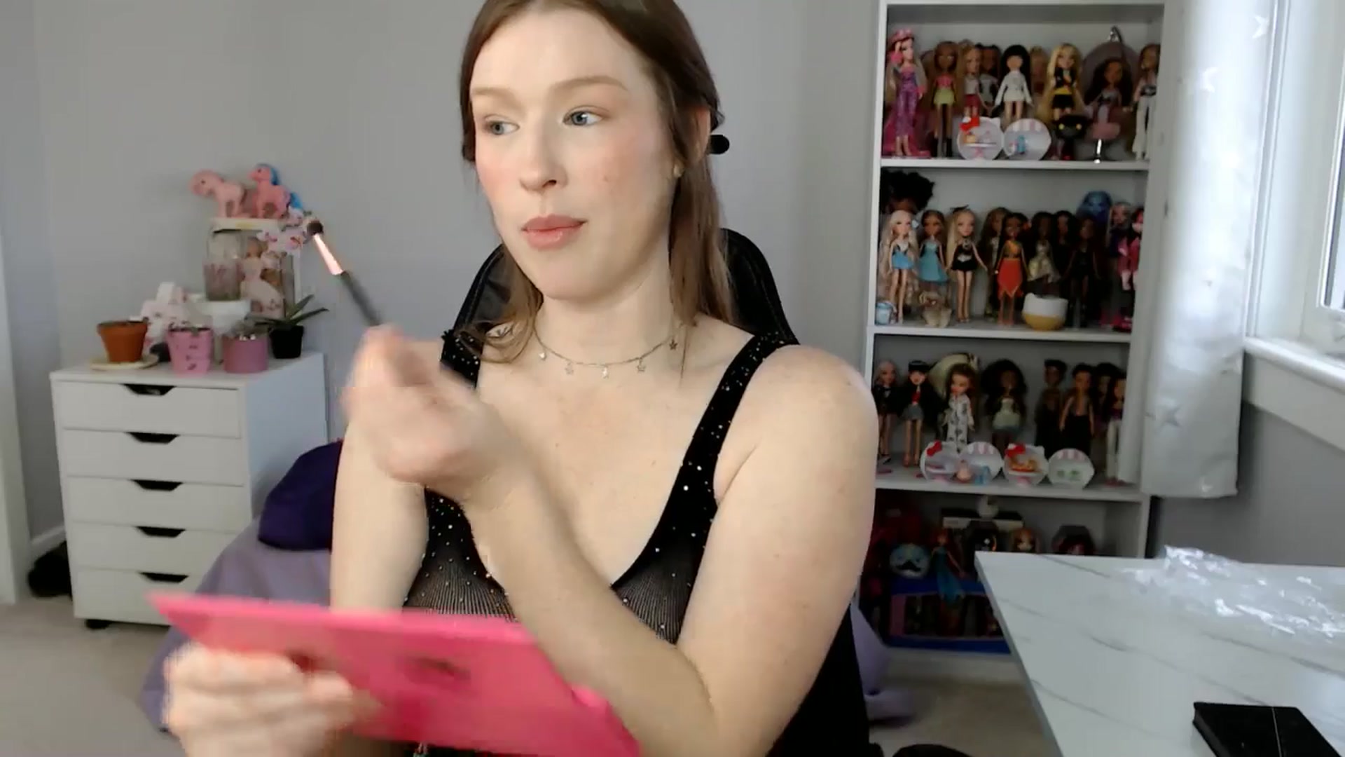Gallery image thumbnail from GemmaMinx's myfreecams stream on, 01/11/2025, 20:59 image 16 of 20