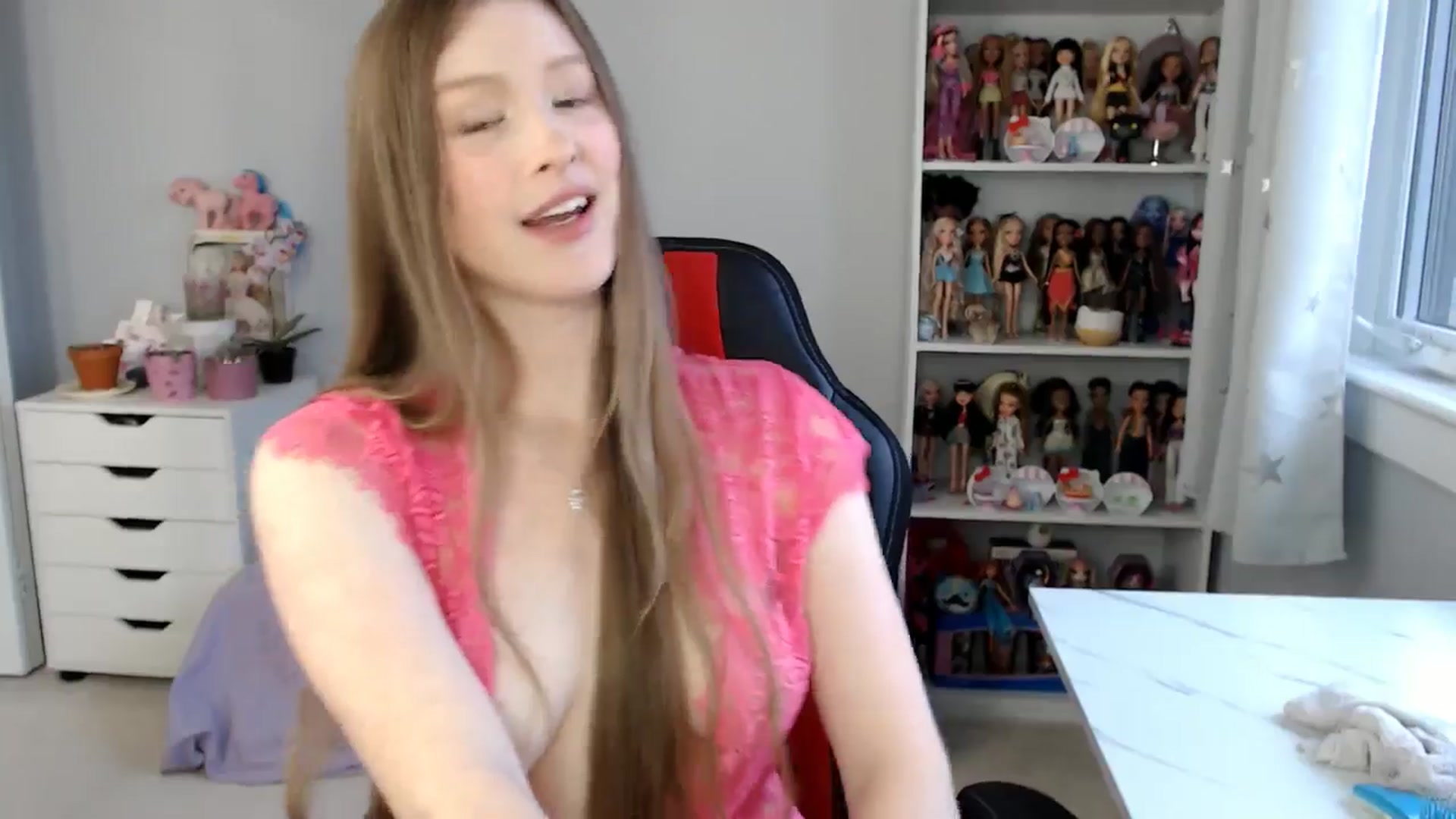 Gallery image thumbnail from GemmaMinx's myfreecams stream on, 01/13/2025, 21:50 image 14 of 20