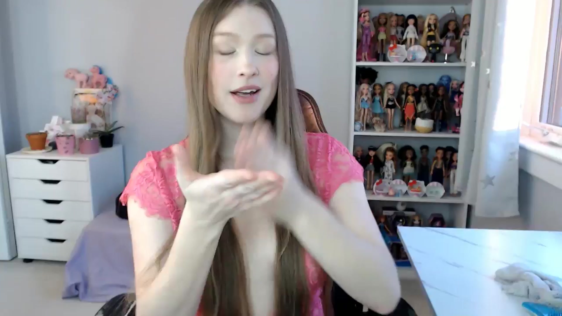 Gallery image thumbnail from GemmaMinx's myfreecams stream on, 01/13/2025, 21:50 image 17 of 20